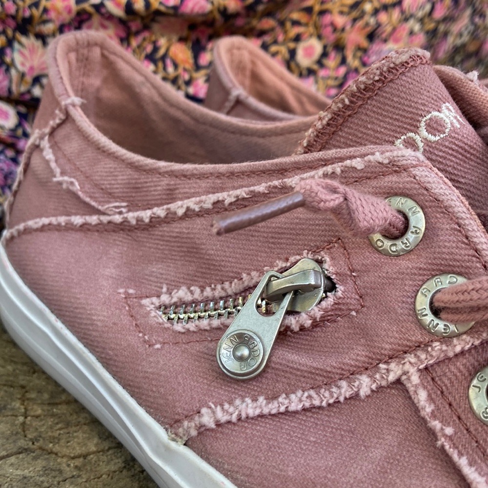 Pink sneakers Jenn Ardor 8.5